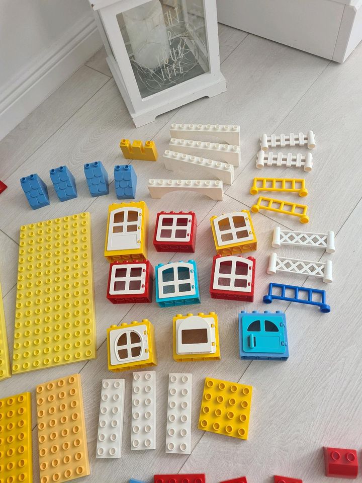 Lego Duplo Set XXL Tier Fahrzeuge Steine usw. in Hamburg