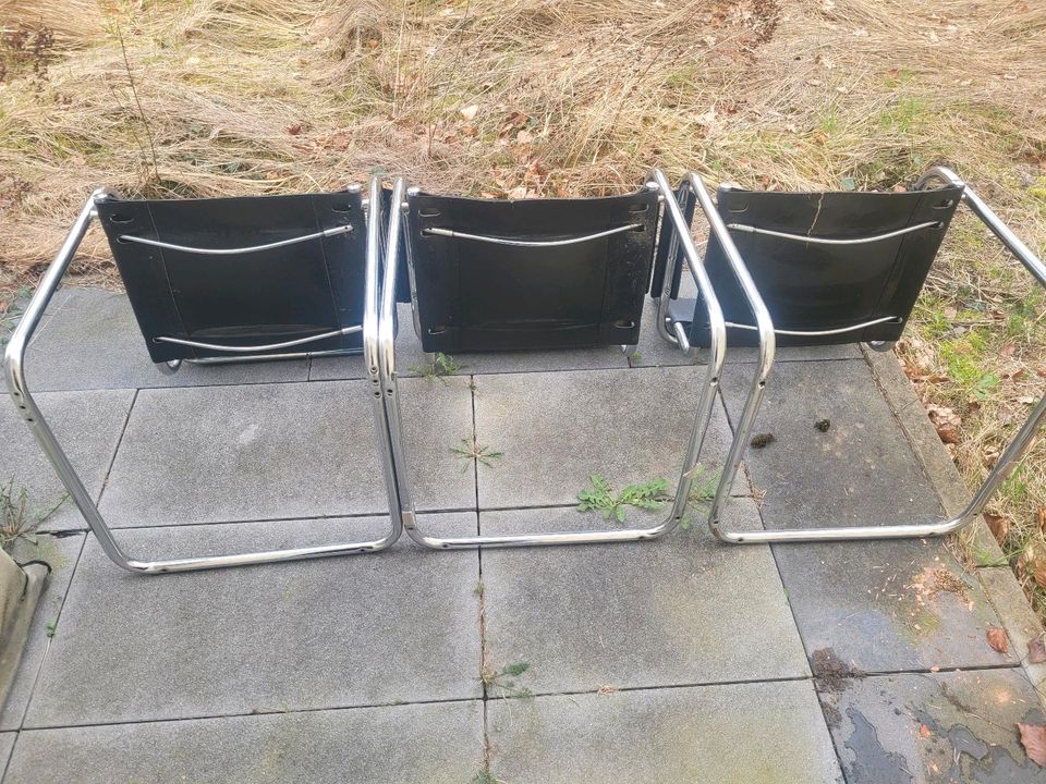 3 Freischwinger-Stühle im Bauhaus-Design, schwarz in Egelsbach