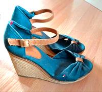 Sandalen Hilfiger Blau/Braun Gr.38 Niedersachsen - Uelsen Vorschau