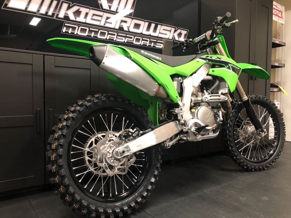 ABVERKAUF! KAWASAKI KX 450 F MODELL 2023 NEU! KXF KX-F am Lager! in Eicklingen