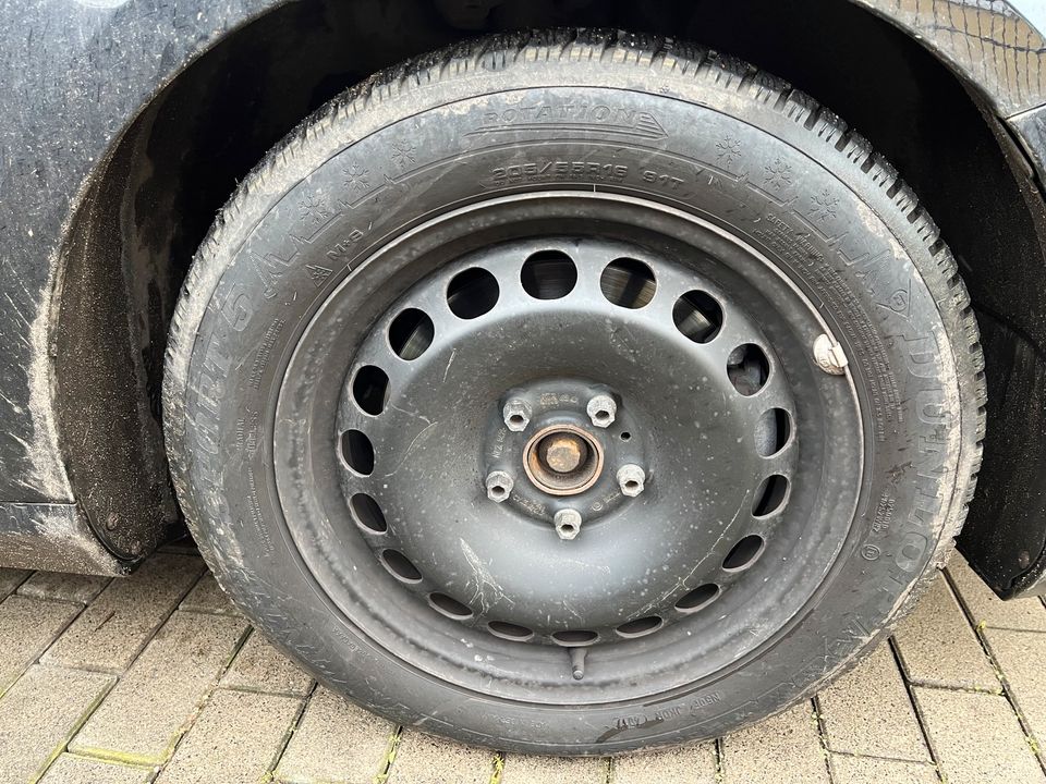 4 Winterräder Winterreifen Dunlop auf Stahlfelgen 6 1/2 Jx 16 H2 in Krefeld