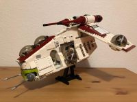 Display / Stand LEGO Star Wars Republic Gunship (75021 / 7676) Neustadt - Huckelriede Vorschau