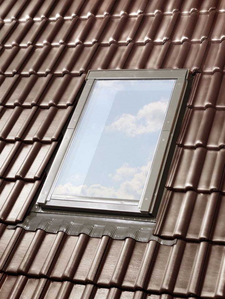 Dachfenster Fenster mit Eindeckrahmen Velux + Rollo in Dresden