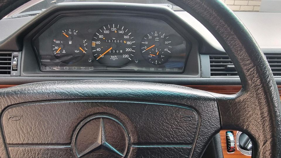 Mercedes Benz W124, E300 D, Oldtimer in Hodenhagen
