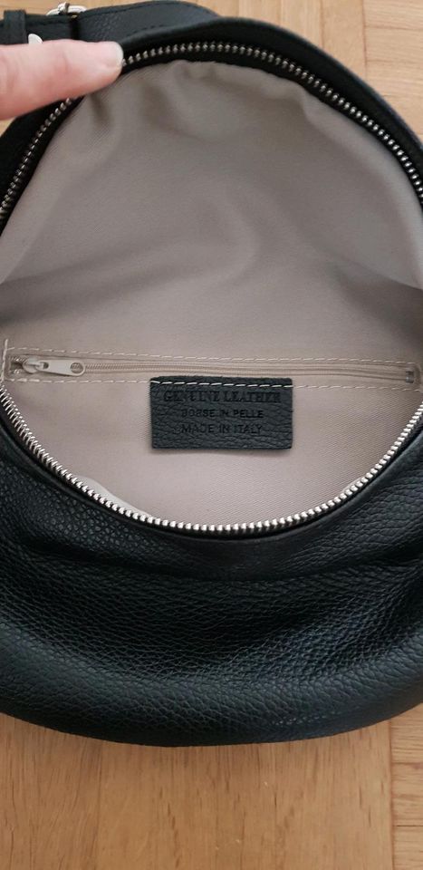Bauchtasche Crossbody Crossover Leder Tasche schwarz Bodybag neuw in Reutlingen