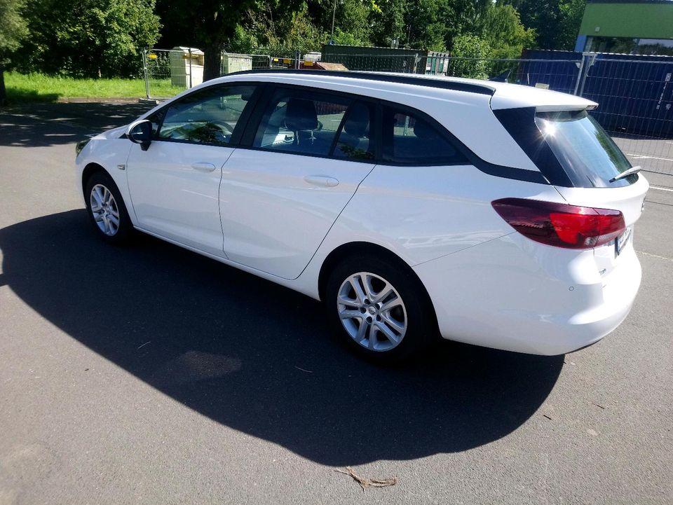 Opel Astra K Sportstourer CNG in Biebertal