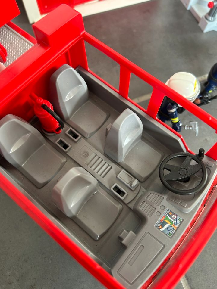 Playmobil Feuerwehrstation Feuerwache Feuerwehr Leiterwagen in Rietberg