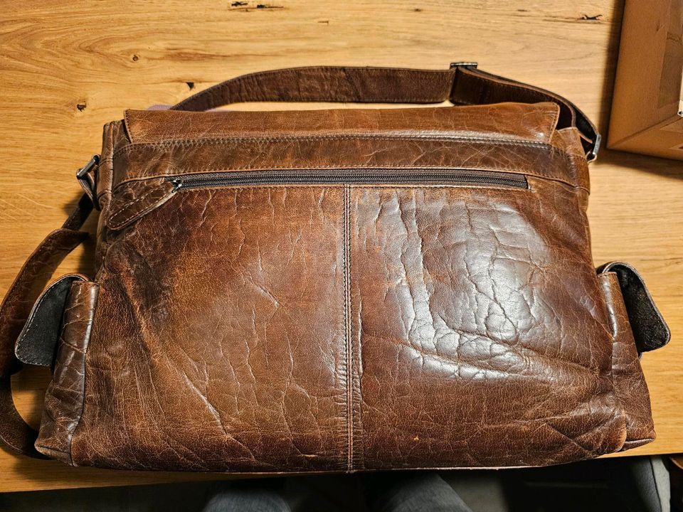 Feynsinn Messenger Leder Umhängetasche Vintage braun in Markt Indersdorf