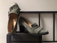 Joy Harper Hochfrontpumps College Loafers grau Gr. 37 Wildleder Hessen - Wiesbaden Vorschau