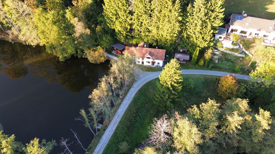 Renovierungsbedürftiges Haus in einmaliger und idyllischer Lage am See in Ebersberg