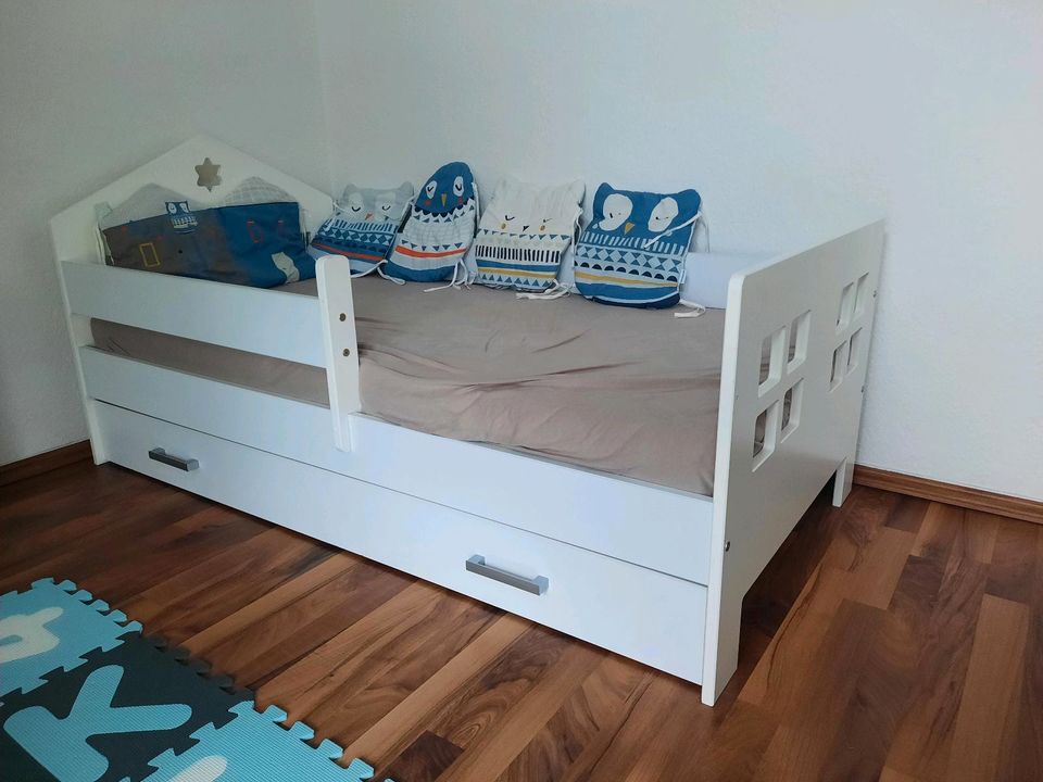 #Hausbett #Kinderbett mit Rausfallschutz in Schildow