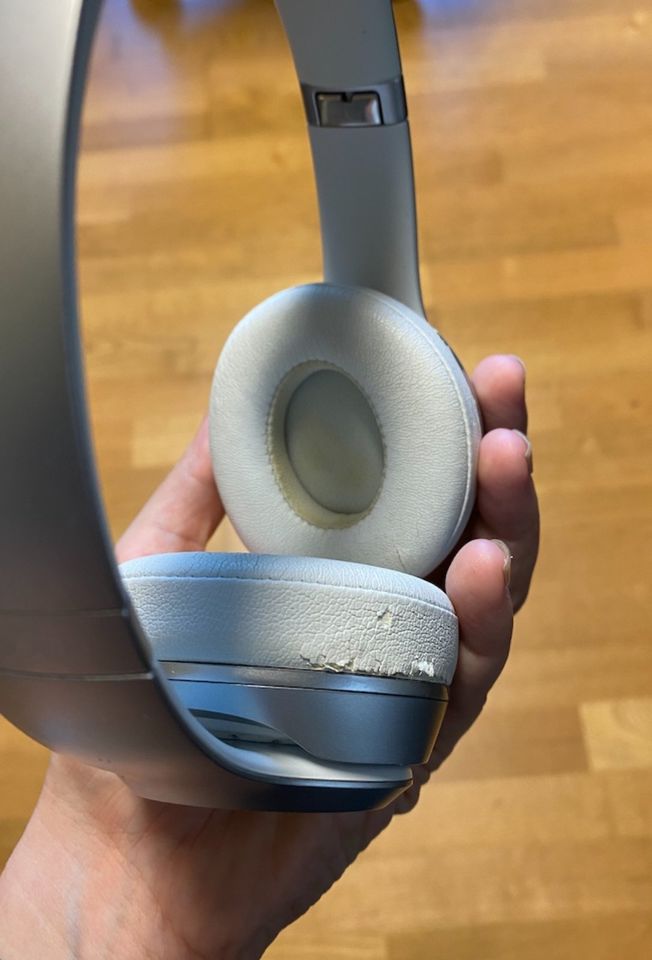 Beats Solos 2 weiß Bluetooth Kopfhörer mit Tasche in Reilingen