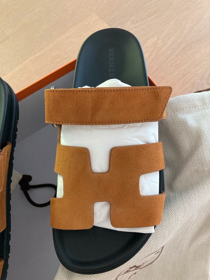 Hermes Chypre Sandalen in braun Gr. 37.5 Neu inkl. Rechnung in Regensburg