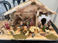 Charmante Holz-Weihnachtskrippe mit Figuren Niedersachsen - Buxtehude Vorschau