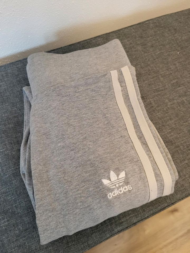 Adidas Leggings grau in Lauffen