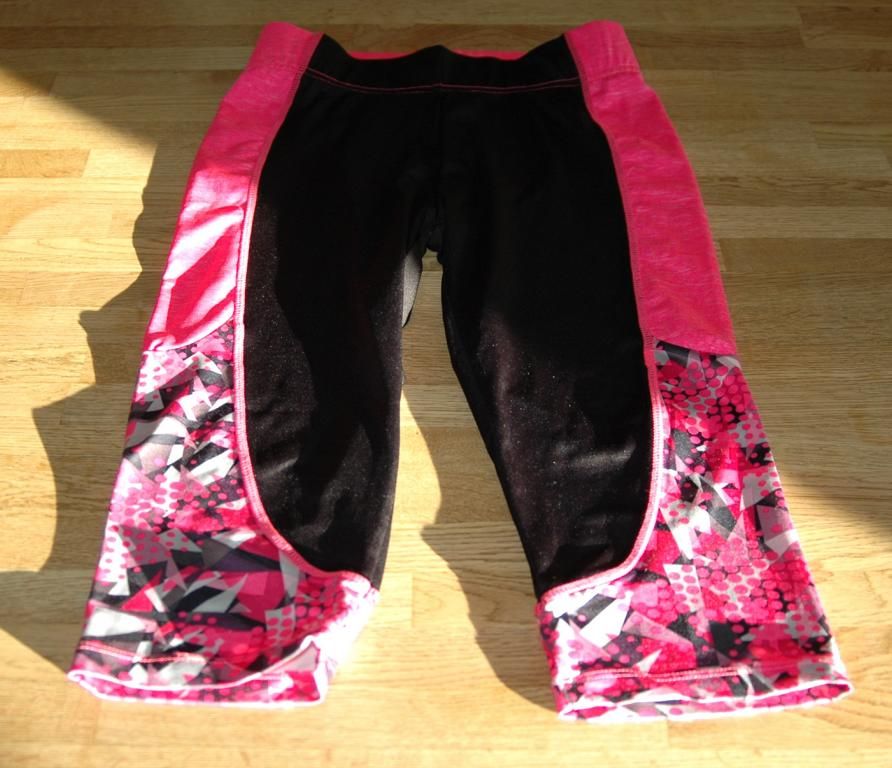 Sporthose / Leggings 3/4 lang schwarz/pink Gr.152 in Senden