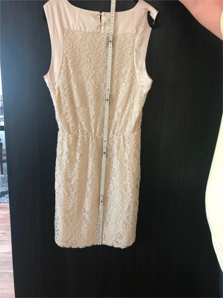 Schönes Kleid Beige mit Spitzen von Vero Moda -in der Gr L in Stuttgart