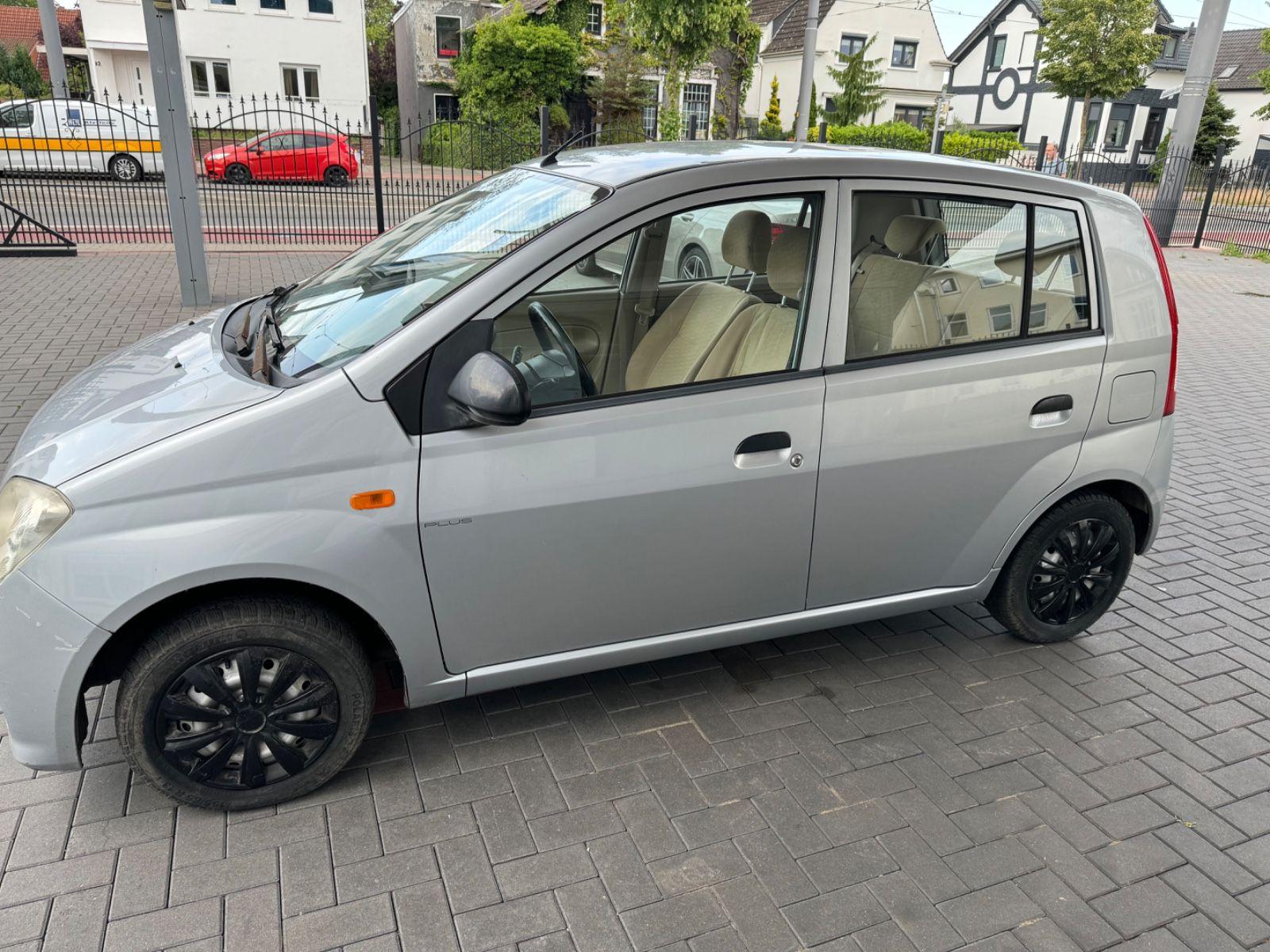 Abbildung des Autos Daihatsu Cuore 1.0 Plus …