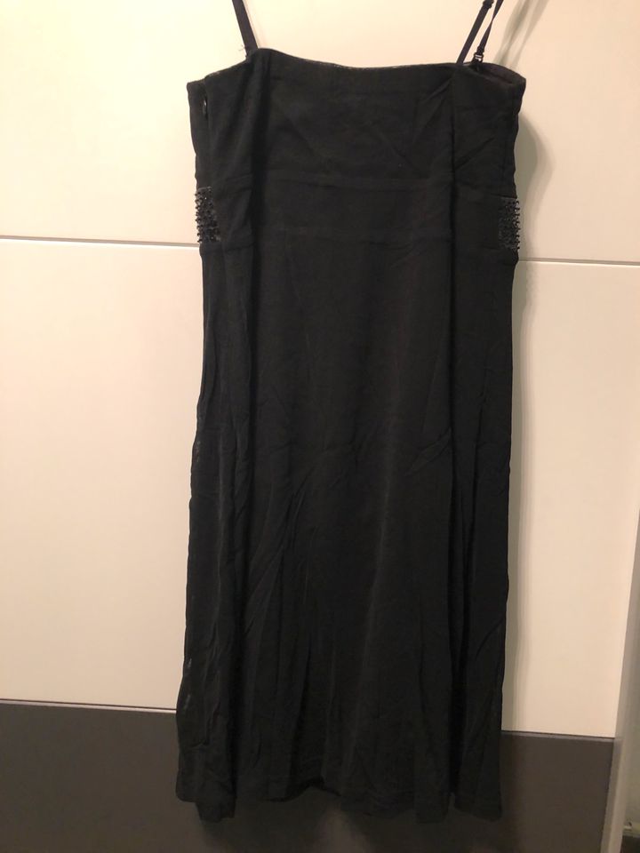 Einmal getragenes Kleid in schwarz in Spremberg