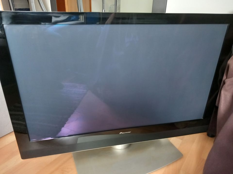 Pioneer Plasma-Fernseher, 106 cm in Borkum