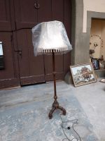 Retro Stehlampe Antiquität aus Holz mit Lampenschirm Baden-Württemberg - Sulzburg Vorschau