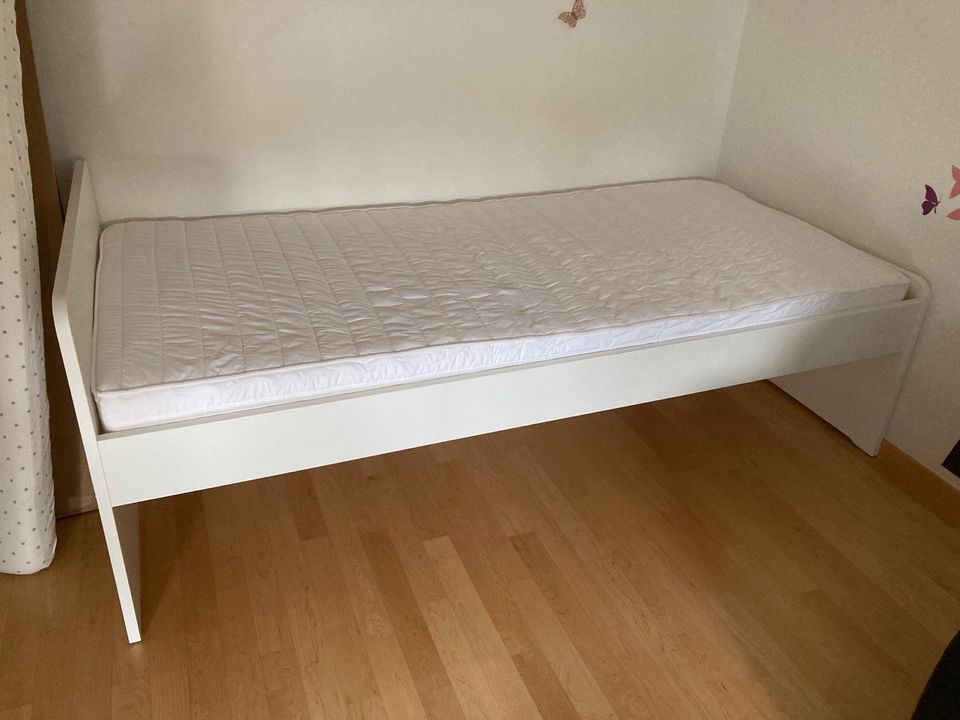 Jugendbett Bett 90x200 Ikea Släkt inkl. Matratzen in Friedrichsdorf