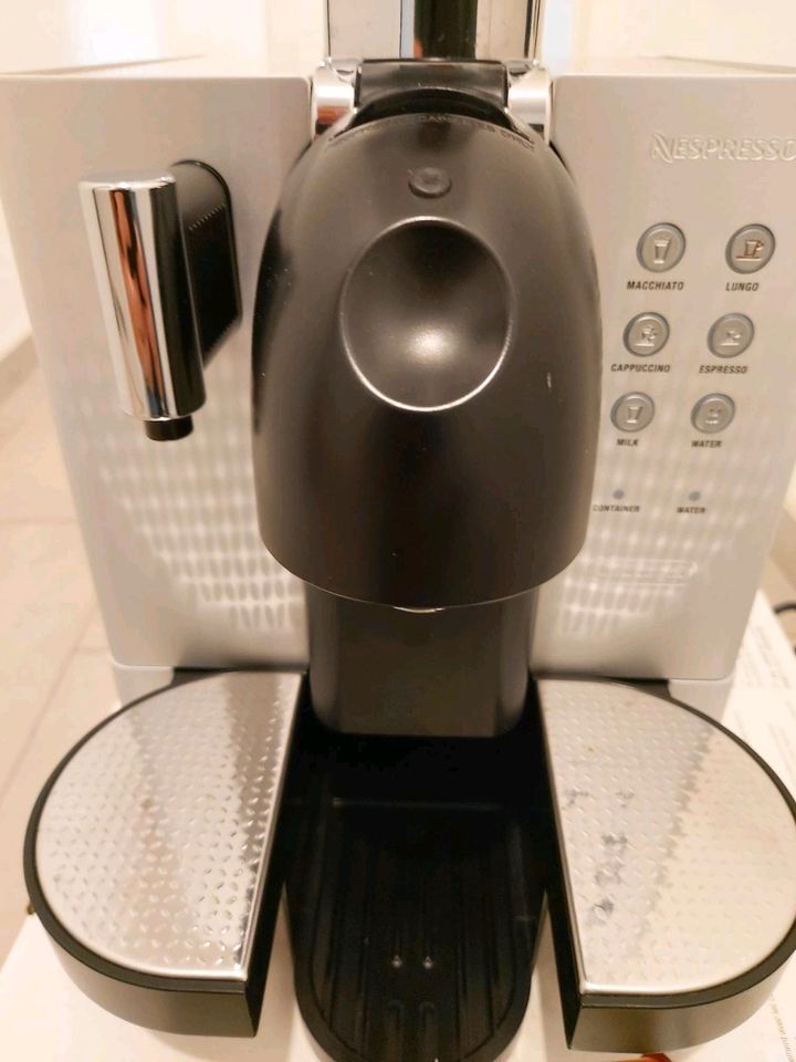 De Longhi  Nespresso Kaffeemaschine in Gehrden
