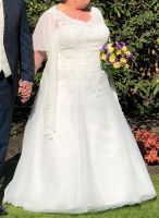 Brautkleid - Tres Chic - Gr. 54/56 mit Reifrock und Schultertuch Kreis Pinneberg - Barmstedt Vorschau