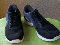 Nike Sneaker Gr. 40 I Turnschuhe schwarz Baden-Württemberg - Untergruppenbach Vorschau