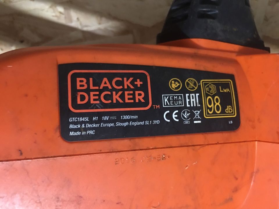 Black+Decker Akku Heckenschere 18v in München