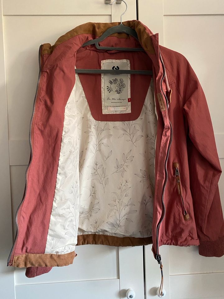 Jacke Ragwear Apoli l rot l Gr. M l neuwertig in Köditz