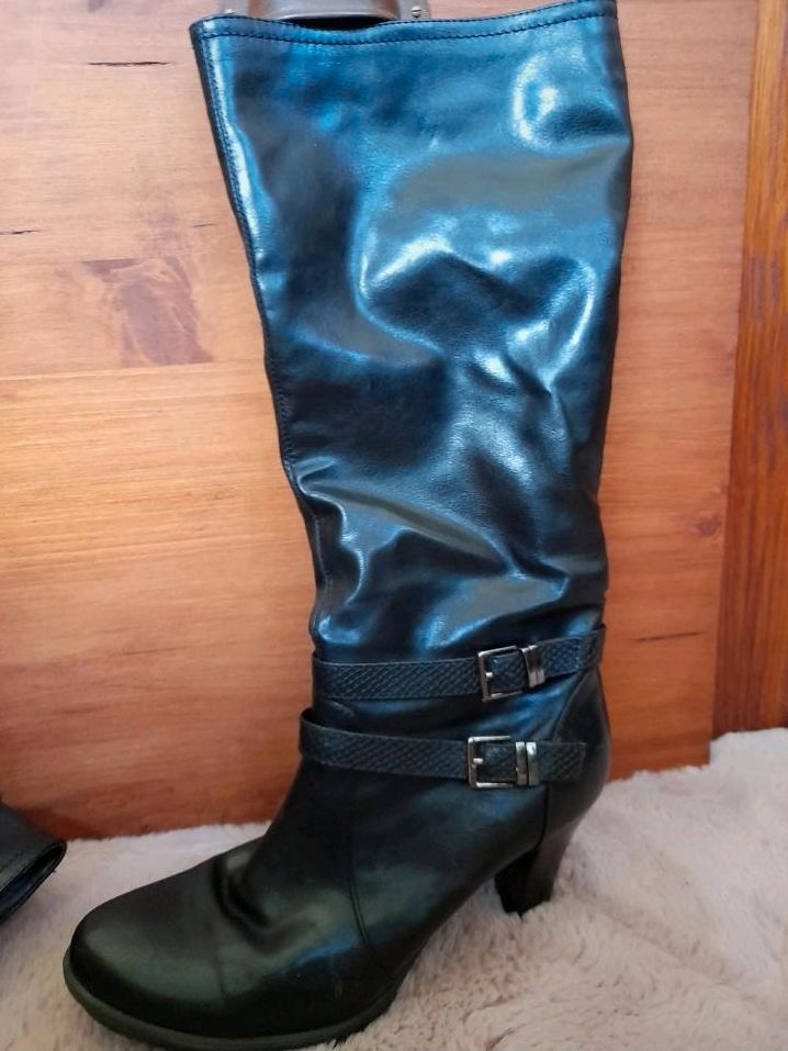 Schwarze Lederstiefel Damen Größe 40 in Straußfurt