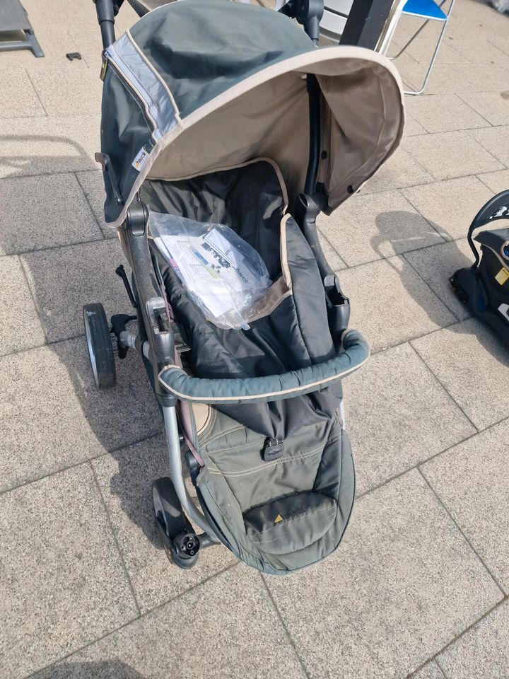 Kinderwagen hauck mit babyschale in Herbolzheim