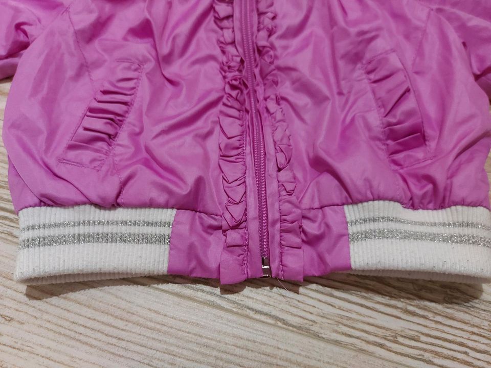 Lila Mädchen Übergangsjacke Gr. 68 in Planegg