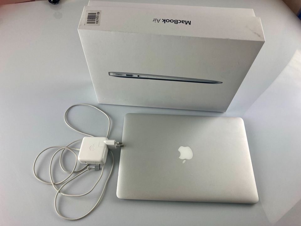 Apple MacBook Air Model Mitte 2013 Model A1466 13' Zoll 256GB SSD in Leipzig