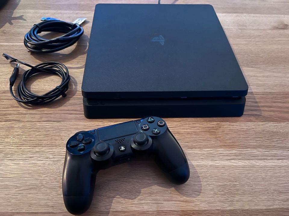 PlayStation 4 Slim 1000GB + 2 neue Controller in Lünen