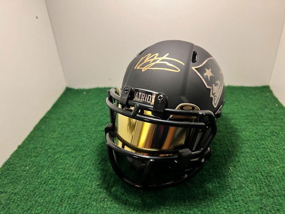 Mac Jones Mini Helm Patriots Original Signiert in Waldalgesheim