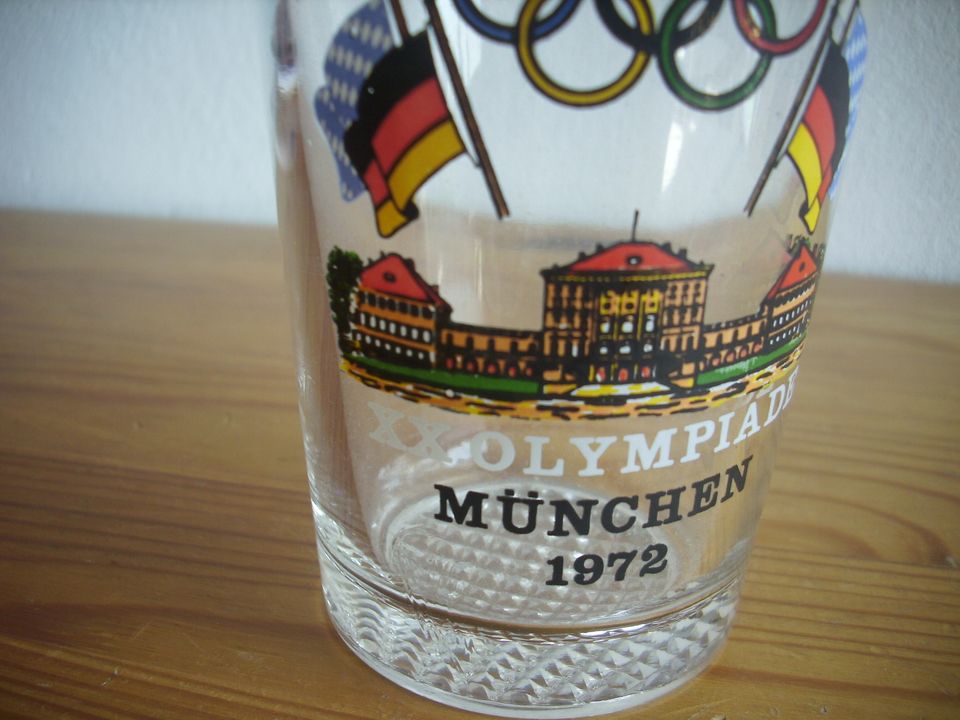 Olympia München 1972 Sammler Becher mit Gold Rand Ringe Schloß in Aschheim