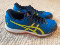 Asics Turnschuhe Sneaker Größe 41,5 blau neuwertig Hessen - Frankenberg (Eder) Vorschau