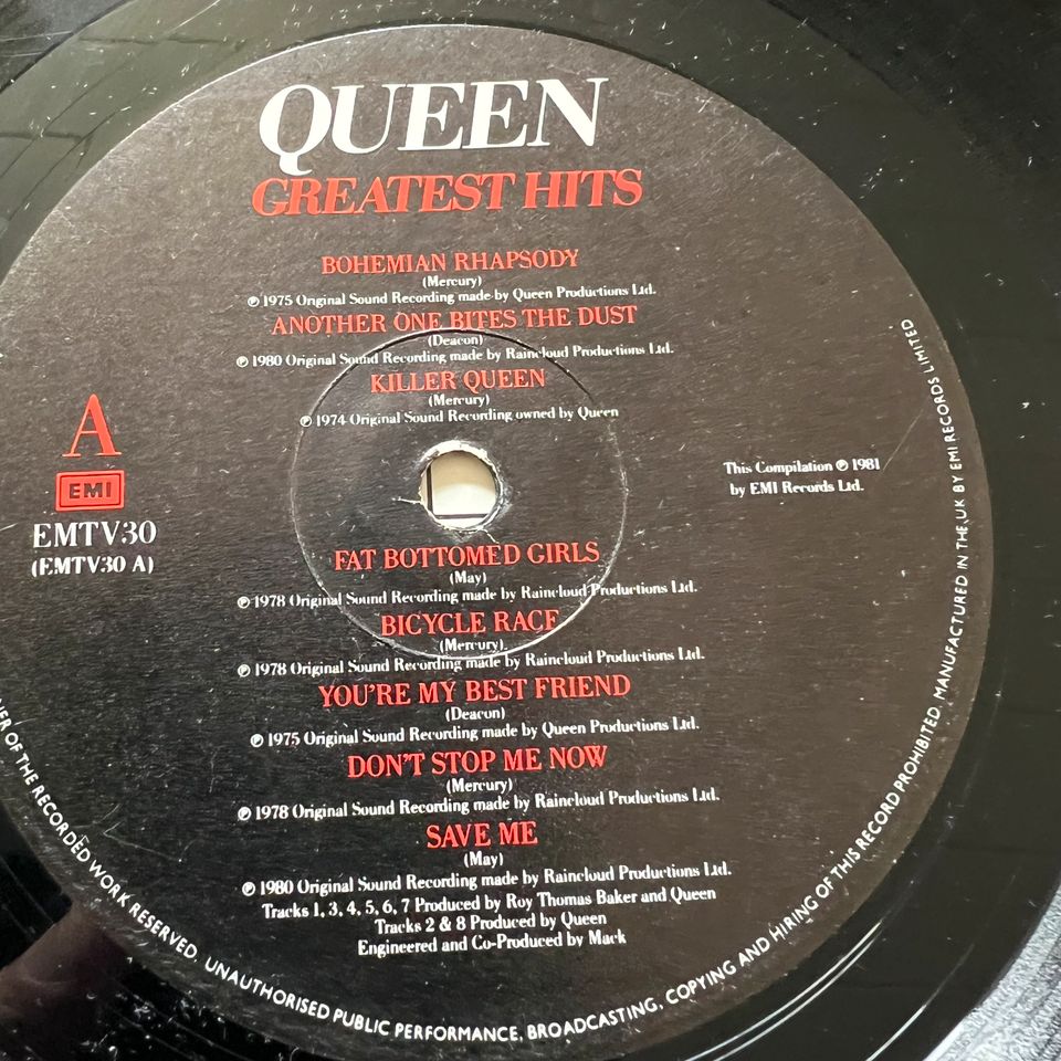 QUEEN - Greatest Hits - LP - 1981 - UK press EMTV30 in Althengstett