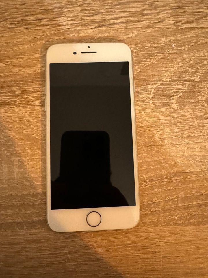 Apple iPhone 8 in weiß in Forchheim