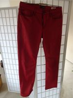 Guess Hose, rot Polyester Niedersachsen - Verden Vorschau