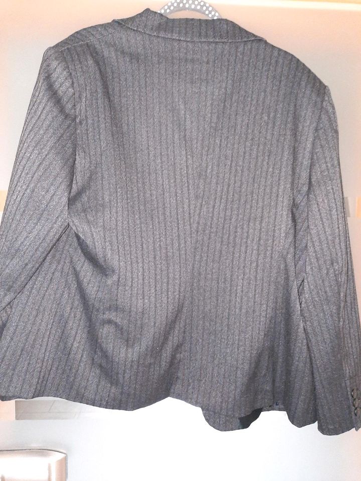 schöner schwarz/ grau gestreifter Blazer CANDA Gr. 48 in Rheine