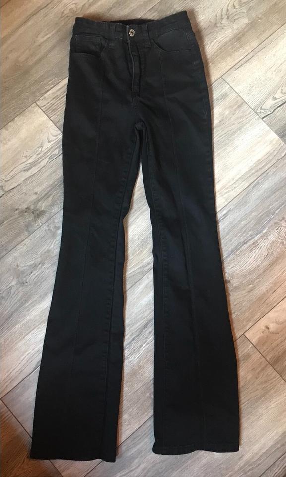 Schwarze Stretch Hose, Jeans mit kleinen Schlag, Größe 34 in Cuxhaven