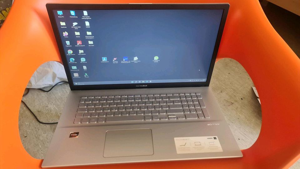 ASUS VIVOBOOK 17 Ryzen 5. 256gb ssd. 8gb RAM. Windows 11. in Nürnberg (Mittelfr)