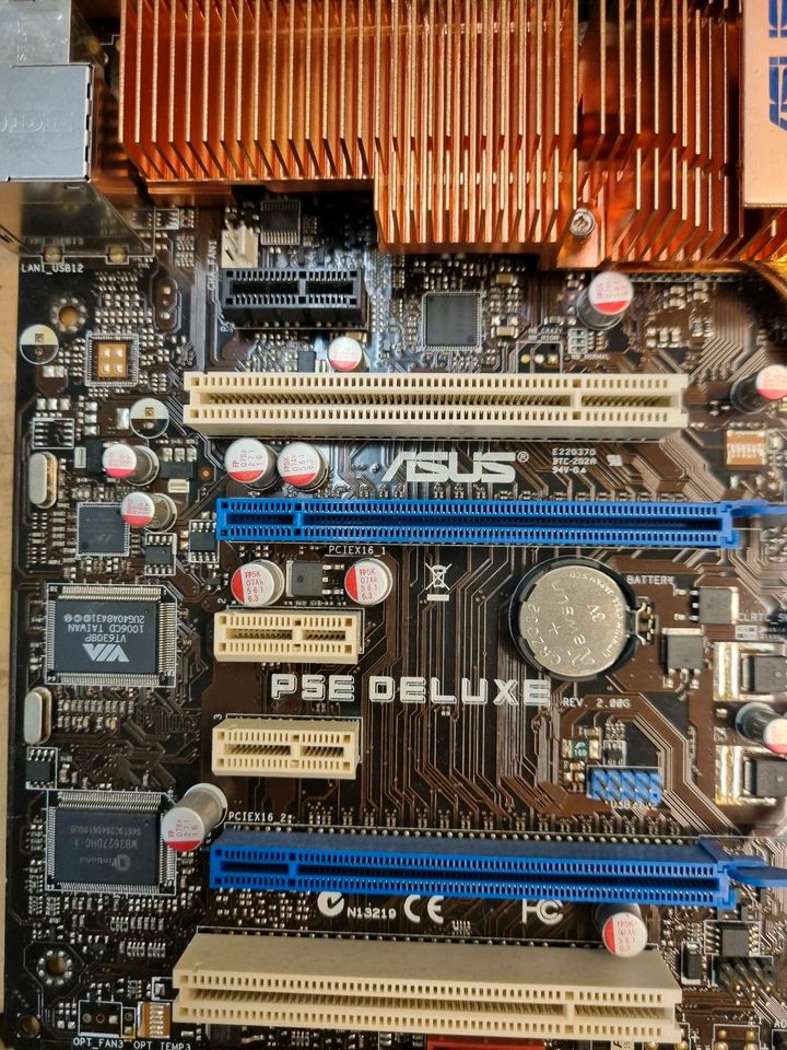 Asus Mainboard mit Intel Core 2 Quatcore in Reutlingen