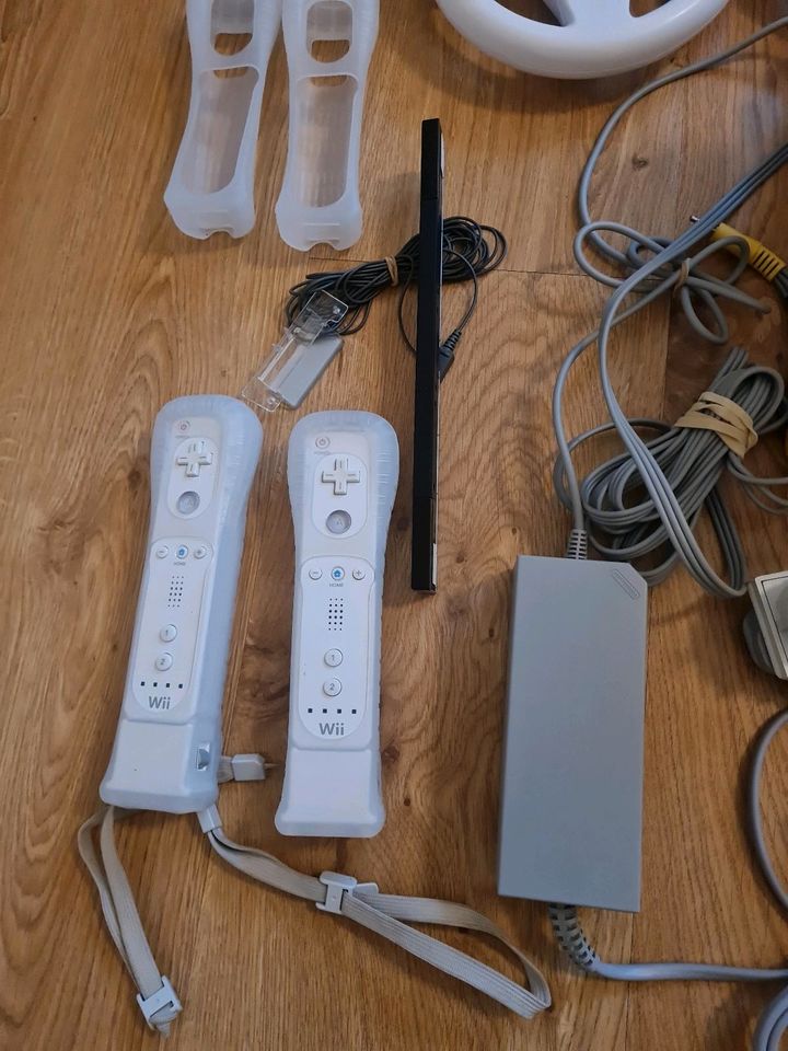 Wii Konsole Nunchuck 2 Motion Plus 1 Controller Spiel Sports in Heßles