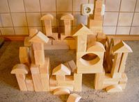 140 Stück Holzbausteine aus einheimischen unbehandelten Erlenholz Rheinland-Pfalz - Wendelsheim Vorschau