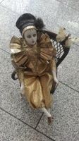 ** Eleganter Porzellan Pierrot mit Stuhl** Baden-Württemberg - Weil der Stadt Vorschau