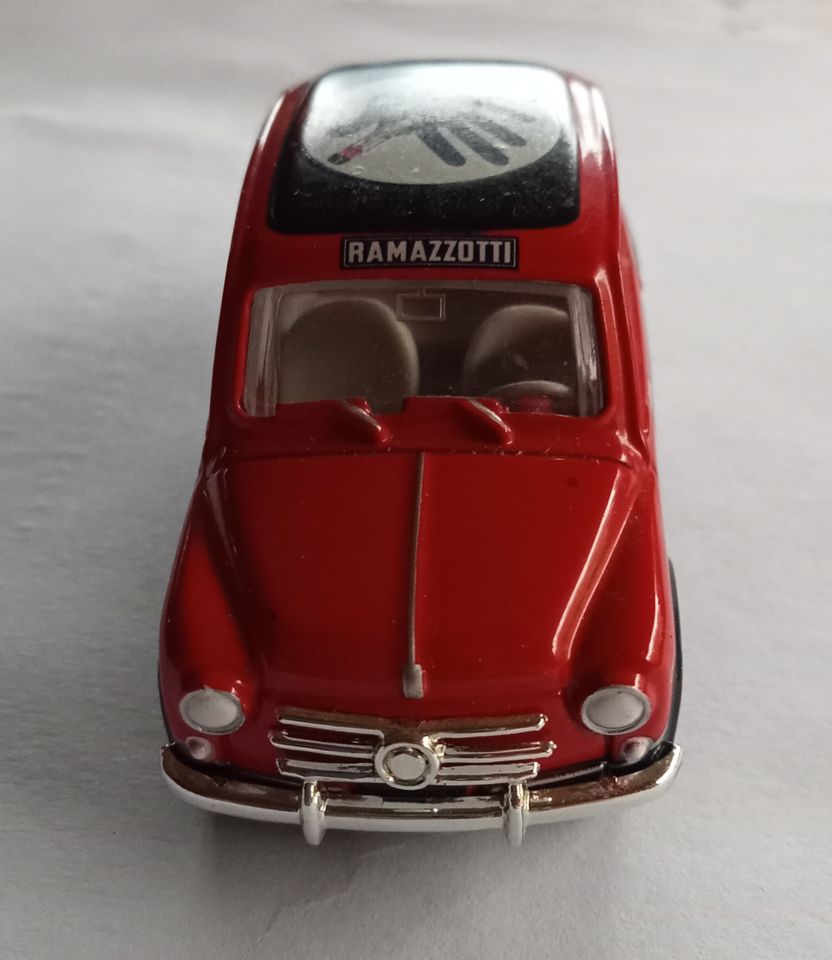 Modelauto Fiat 600 von 1960 Ramazzotti edition Metall/Kunststoff in Laubach